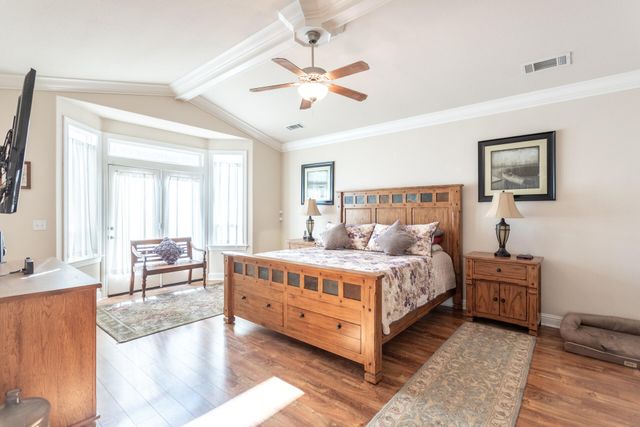 2877 Green Riffle Road, Redding, CA 96002