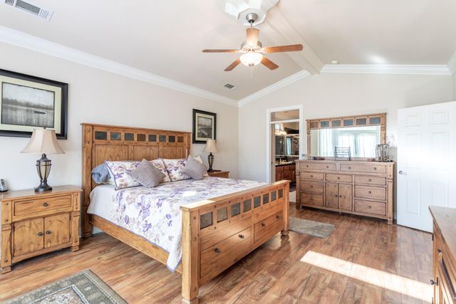 2877 Green Riffle Road, Redding, CA 96002