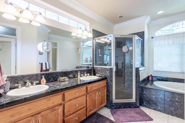 2877 Green Riffle Road, Redding, CA 96002