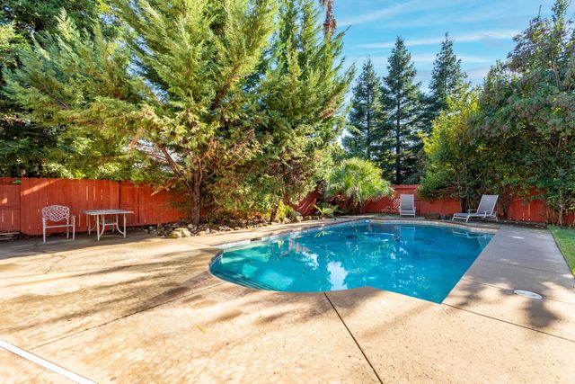 2877 Green Riffle Road, Redding, CA 96002