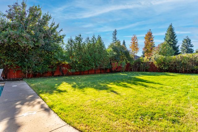 2877 Green Riffle Road, Redding, CA 96002