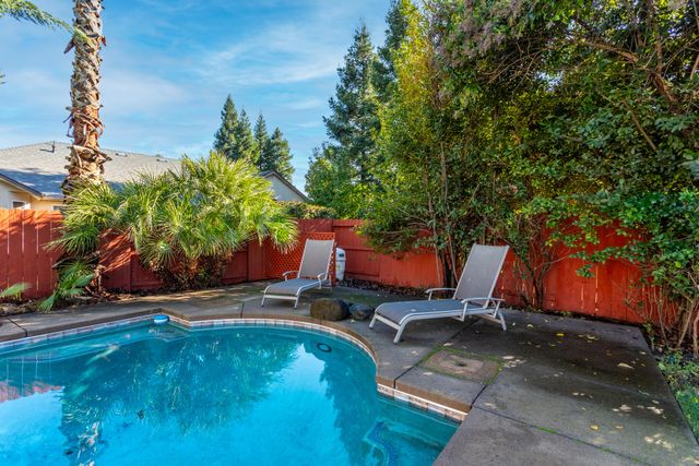 2877 Green Riffle Road, Redding, CA 96002