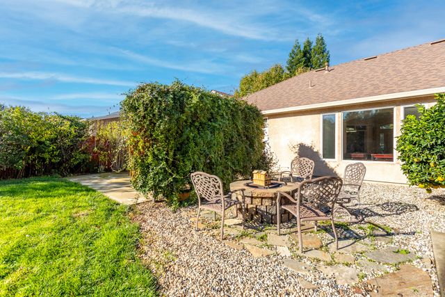 2877 Green Riffle Road, Redding, CA 96002