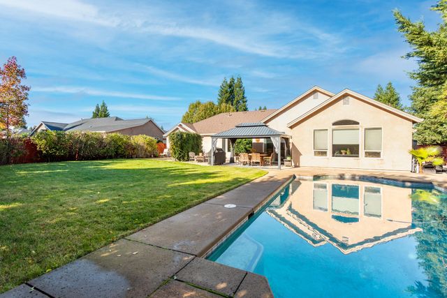 2877 Green Riffle Road, Redding, CA 96002