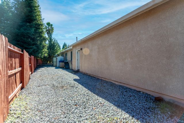 2877 Green Riffle Road, Redding, CA 96002