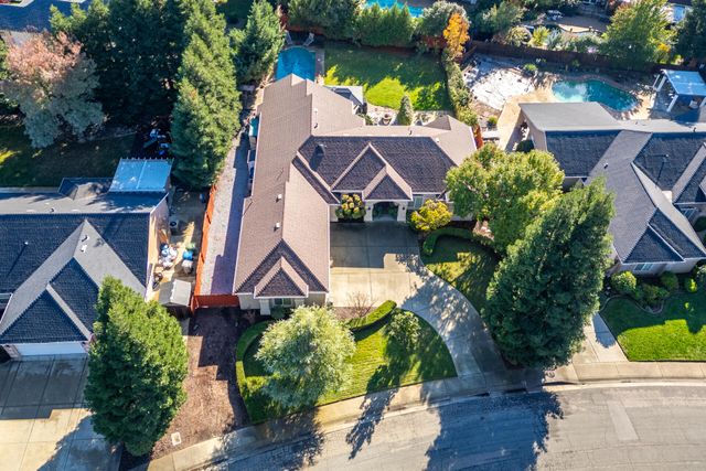 2877 Green Riffle Road, Redding, CA 96002