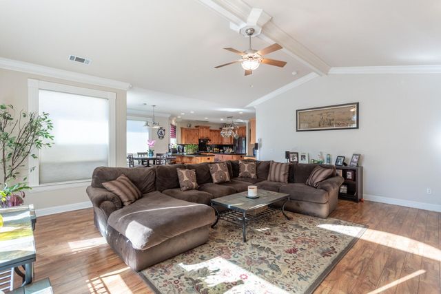 2877 Green Riffle Road, Redding, CA 96002