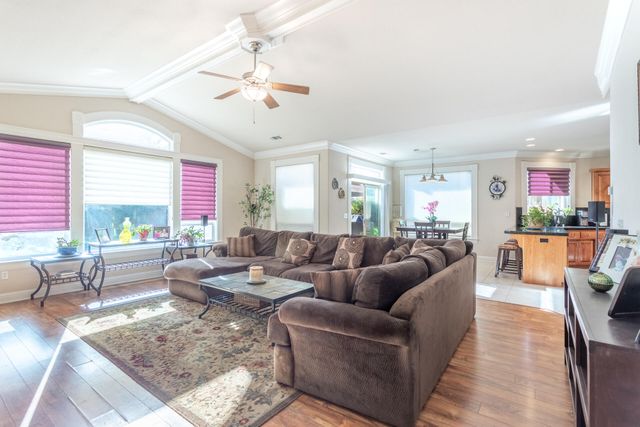 2877 Green Riffle Road, Redding, CA 96002