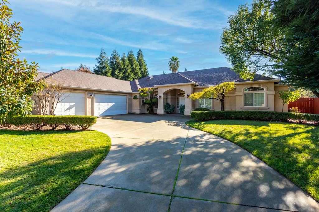 2877 Green Riffle Road, Redding, CA 96002