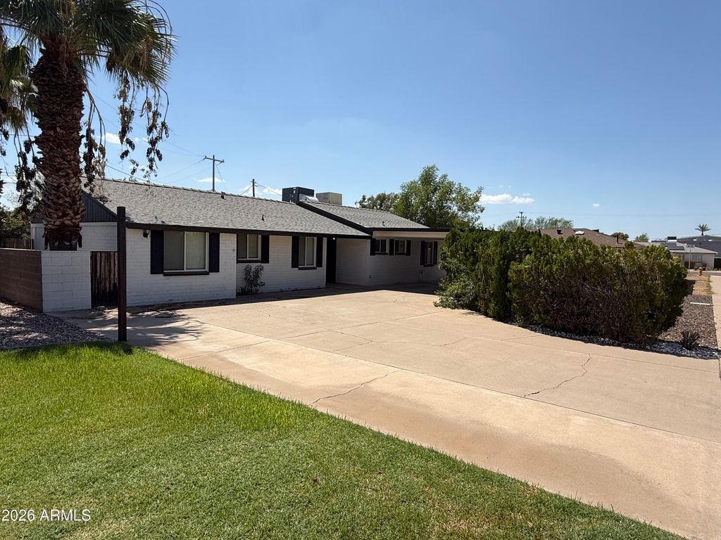 815 E CAVALIER Drive, Phoenix, AZ 85014 — exterior