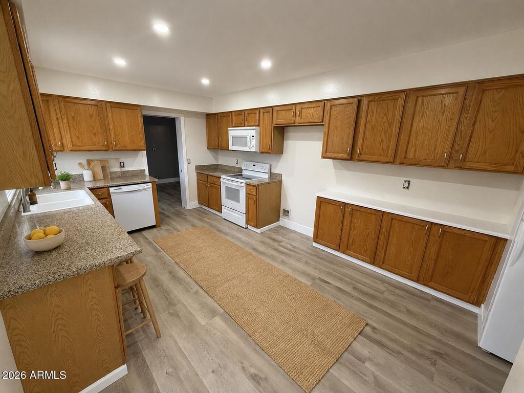 815 E CAVALIER Drive, Phoenix, AZ 85014 — photo 5
