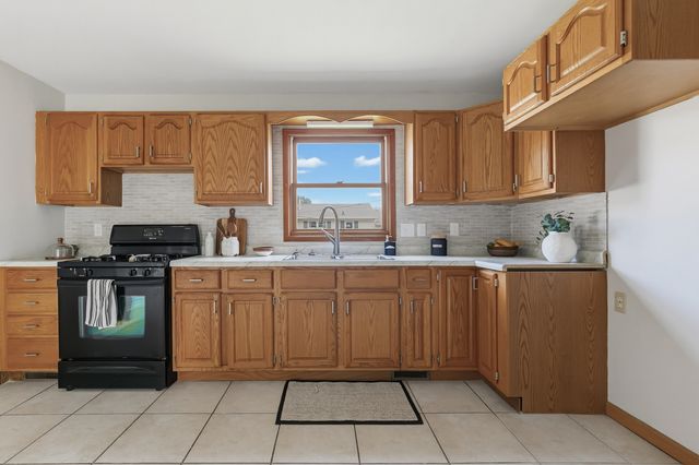307 33rd Avenue, East Moline, IL 61244