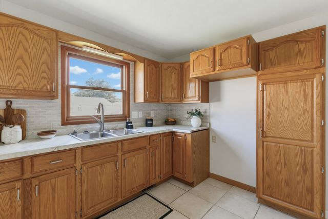307 33rd Avenue, East Moline, IL 61244