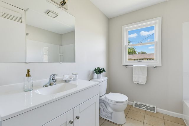 307 33rd Avenue, East Moline, IL 61244