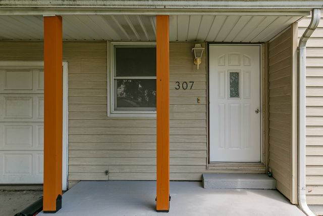 307 33rd Avenue, East Moline, IL 61244