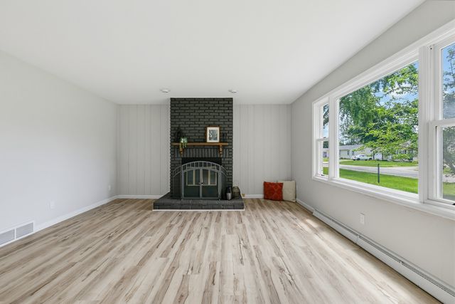 307 33rd Avenue, East Moline, IL 61244