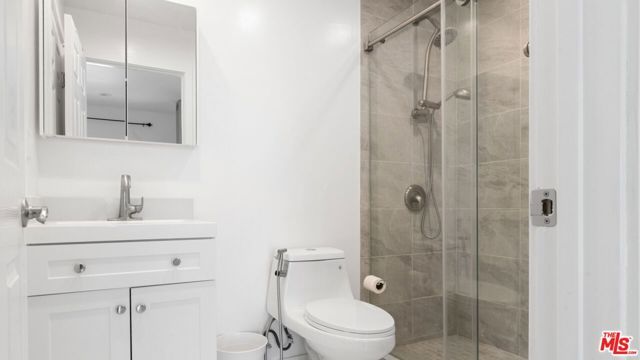 21727 Planewood Drive, Woodland Hills (los Angeles), CA 91364