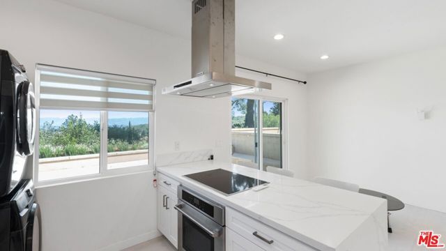 21727 Planewood Drive, Woodland Hills (los Angeles), CA 91364