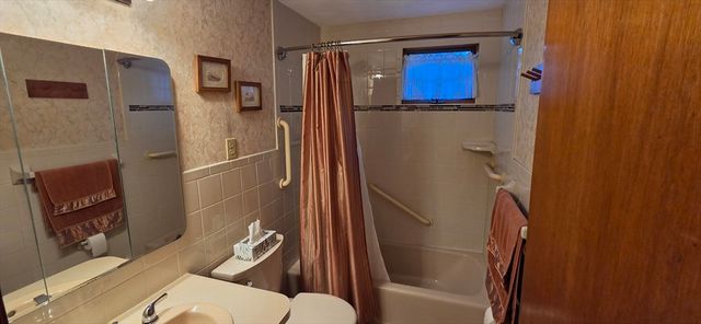 40 Border Rd, Holbrook, MA 02343