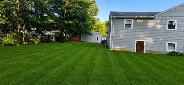 40 Border Rd, Holbrook, MA 02343