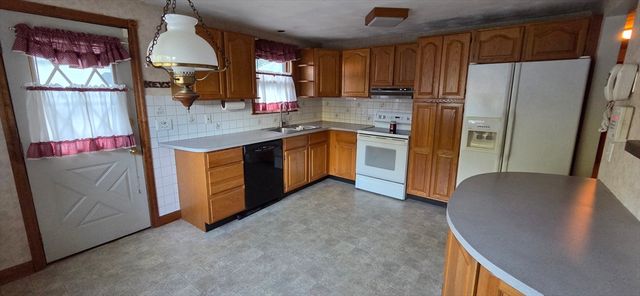 40 Border Rd, Holbrook, MA 02343