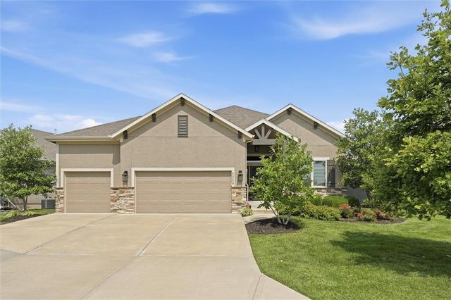 22208 W 121st Street, Olathe, KS 66061