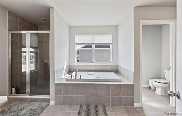1821 Emerald Lane, Wixom, MI 48393