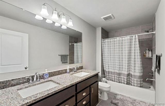 1821 Emerald Lane, Wixom, MI 48393