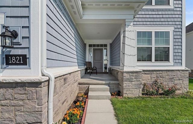 1821 Emerald Lane, Wixom, MI 48393