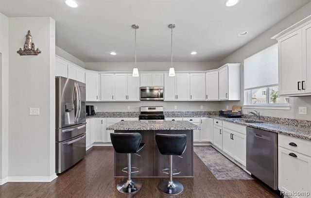 1821 Emerald Lane, Wixom, MI 48393