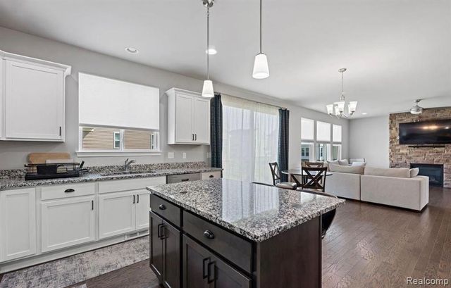 1821 Emerald Lane, Wixom, MI 48393