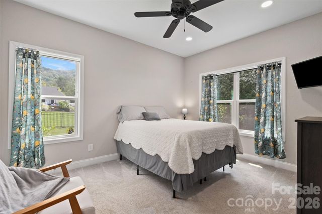 31 Baby Bear Cove, Clyde, NC 28721