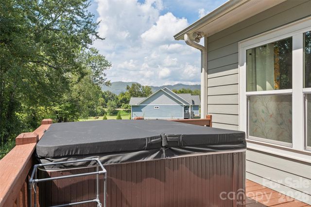 31 Baby Bear Cove, Clyde, NC 28721