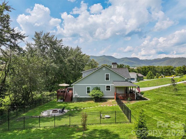 31 Baby Bear Cove, Clyde, NC 28721