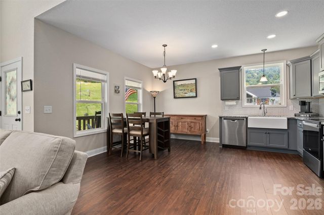 31 Baby Bear Cove, Clyde, NC 28721