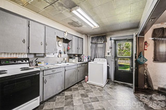 114 Norwood Drive, Charlotte, NC 28208