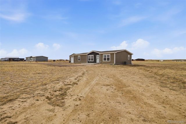 8 Brown Drive, Wiggins, CO 80654