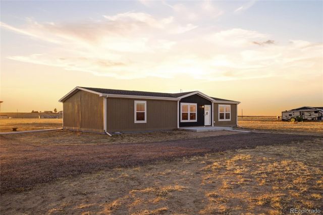 8 Brown Drive, Wiggins, CO 80654