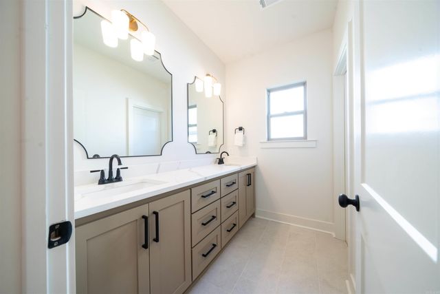 70 Corniche Cove, Maumelle, AR 72113