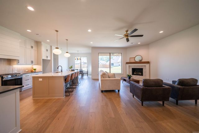 70 Corniche Cove, Maumelle, AR 72113