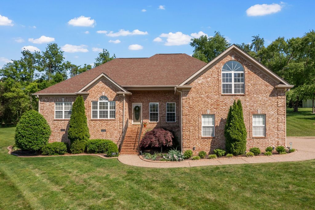 1901 Summer Lk, Mount Juliet, TN 37122