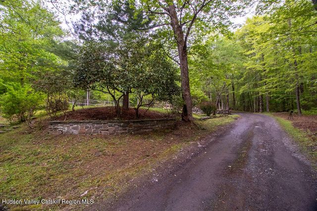 22 Mt Laurel Road, Greenfield Park, NY 12435