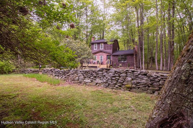22 Mt Laurel Road, Greenfield Park, NY 12435