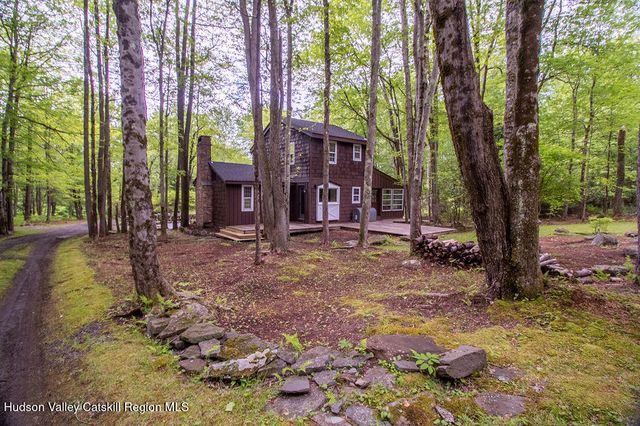 22 Mt Laurel Road, Greenfield Park, NY 12435