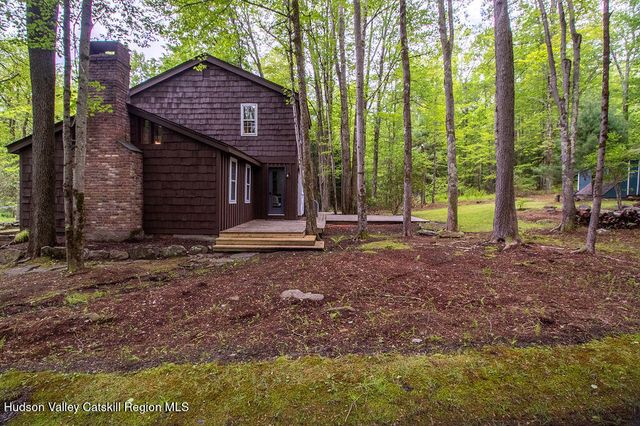 22 Mt Laurel Road, Greenfield Park, NY 12435