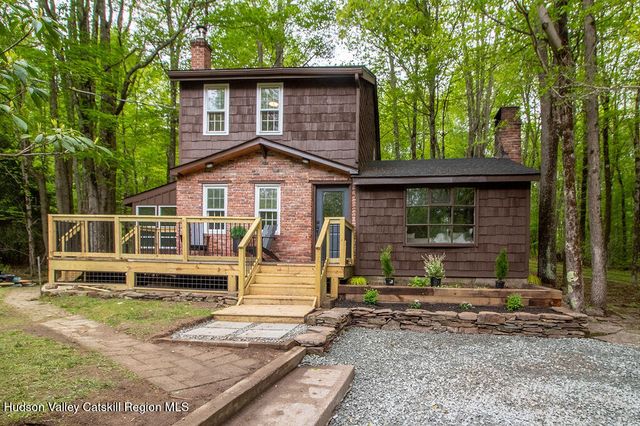 22 Mt Laurel Road, Greenfield Park, NY 12435