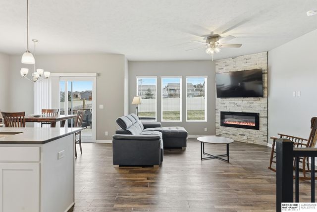 5113 N 180th Avenue, Omaha, NE 68022