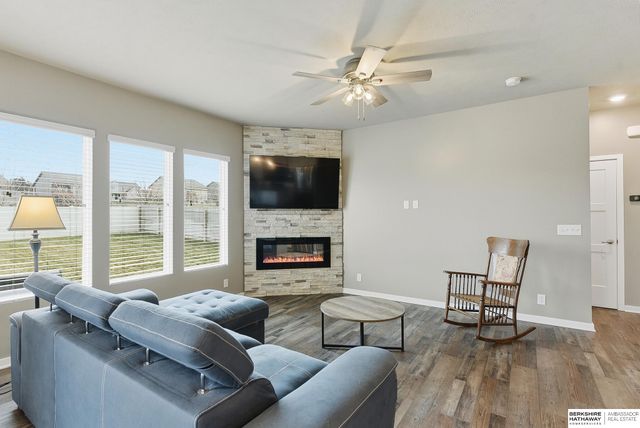 5113 N 180th Avenue, Omaha, NE 68022