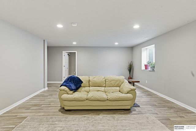 5113 N 180th Avenue, Omaha, NE 68022