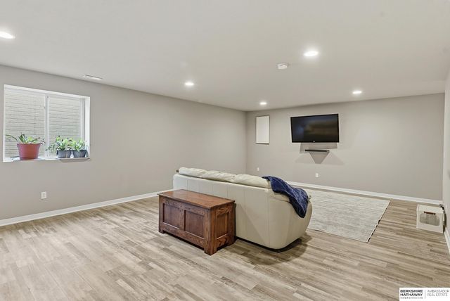 5113 N 180th Avenue, Omaha, NE 68022